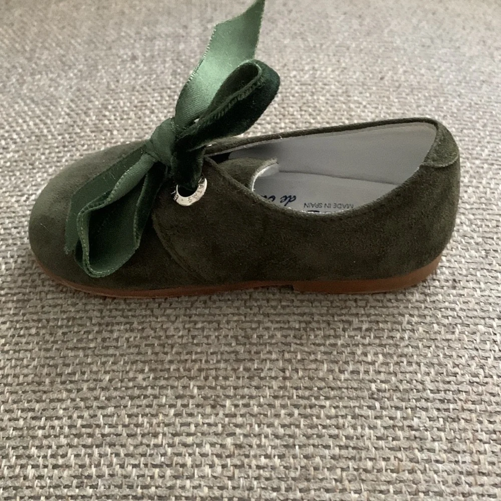 Leather shoes size 4